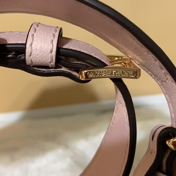 Michael Kors Vanilla Pink Messenger Crossbody - Picture 16 of 16